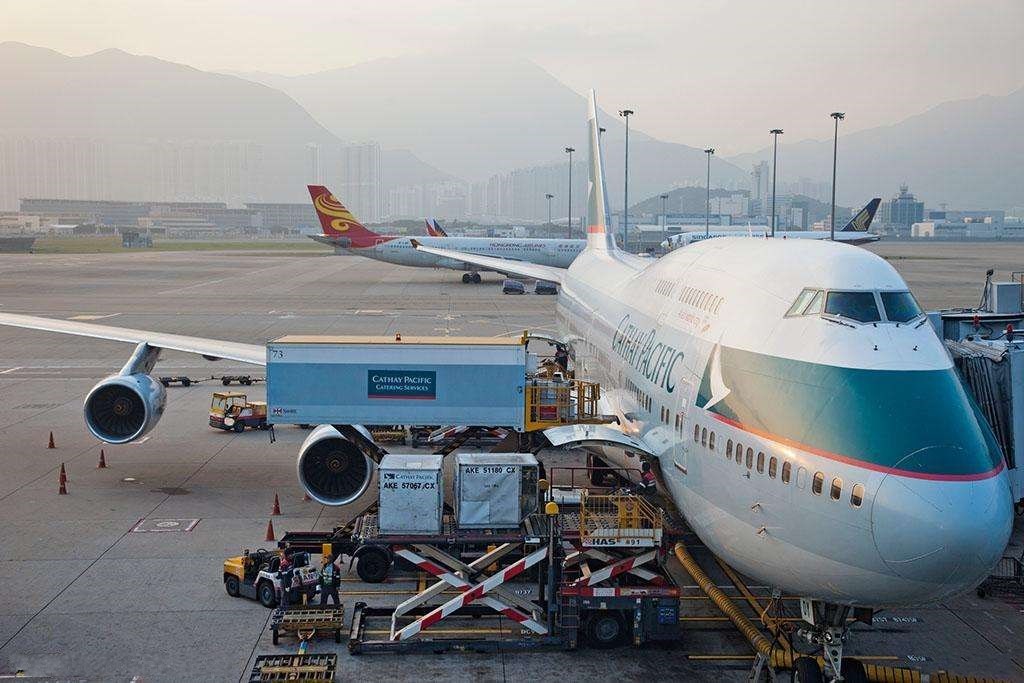Wide-body aircraft loading cargo containers for international air freight